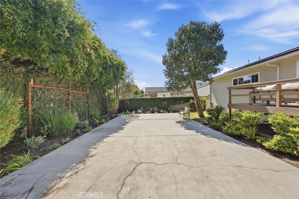 304 N Meadows
