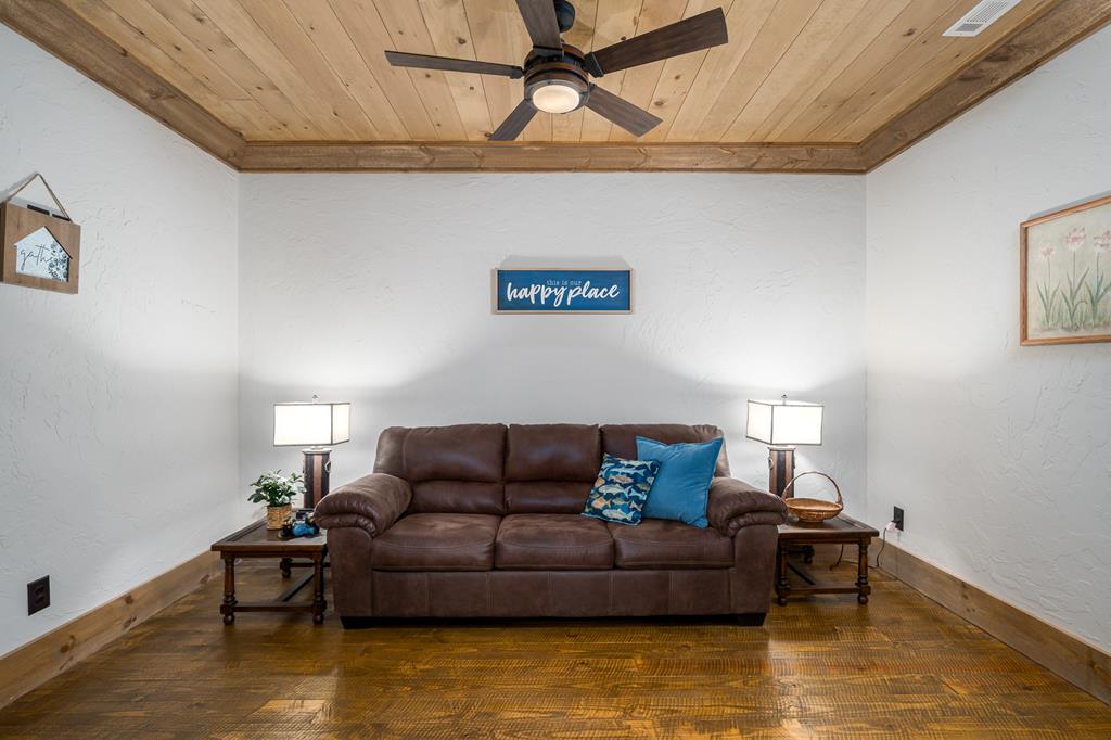 70 Cabin Ct