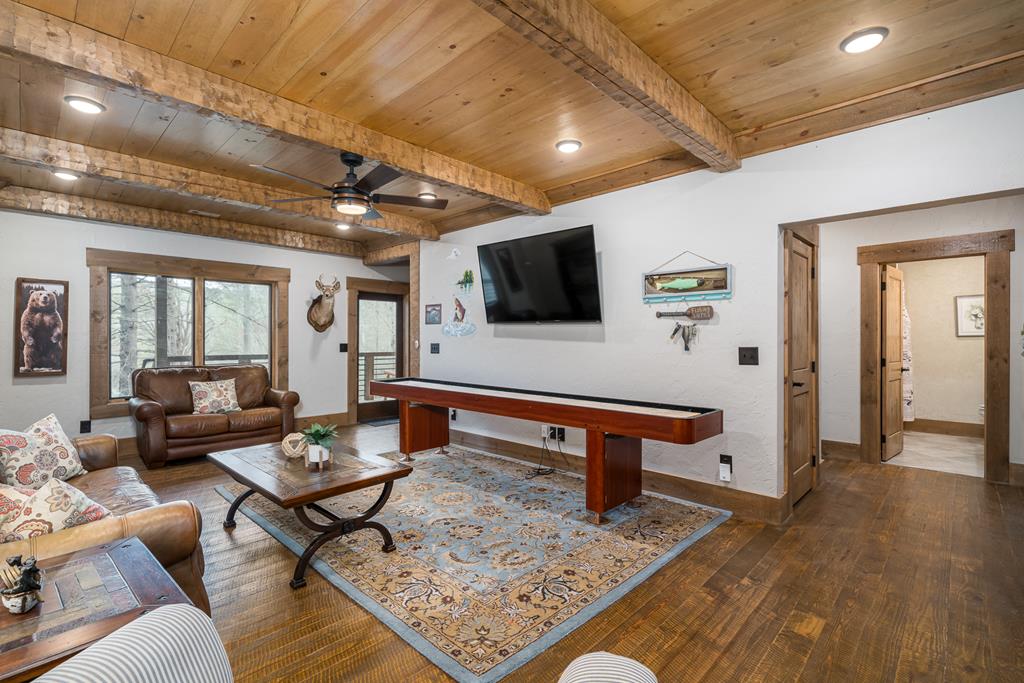 70 Cabin Ct