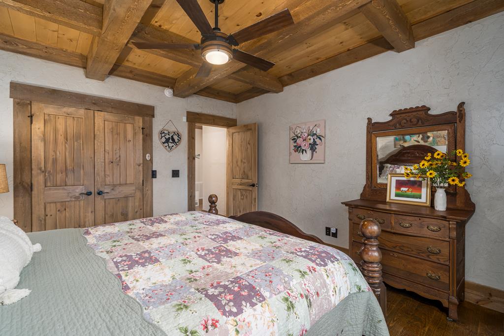 70 Cabin Ct