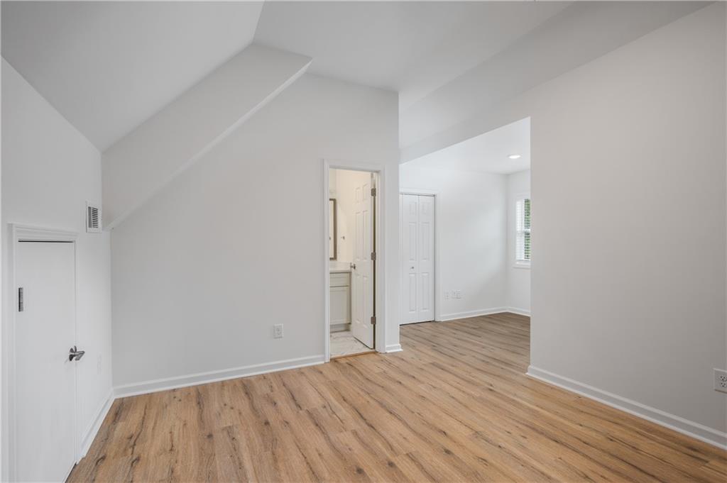 704 Durant Place NE