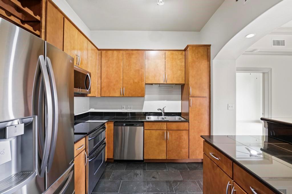 3445 Stratford Road NE Unit 1604