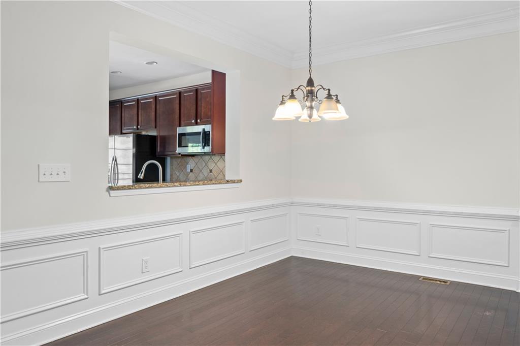 318 Ardmore Court NW