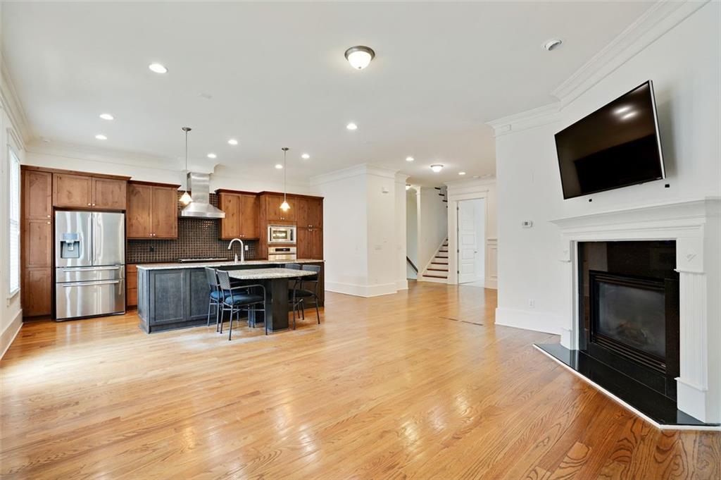 1199 Apperley Place