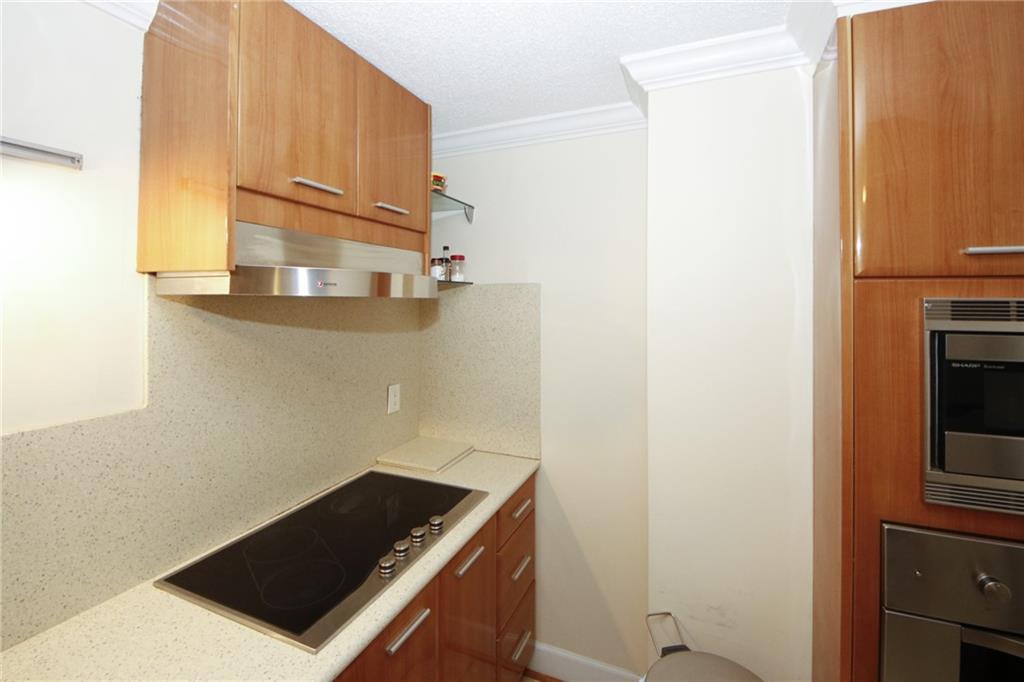 300 Peachtree Unit 9i