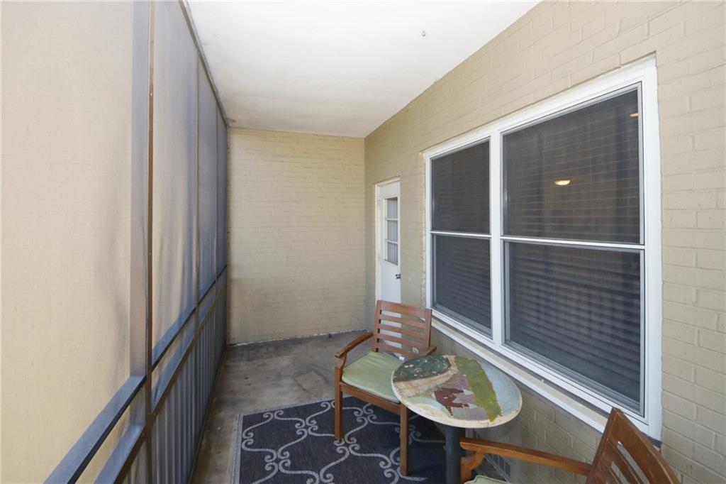 300 Peachtree Unit 9i