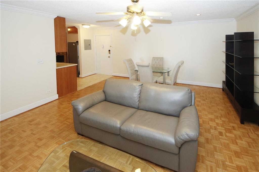 300 Peachtree Unit 9i