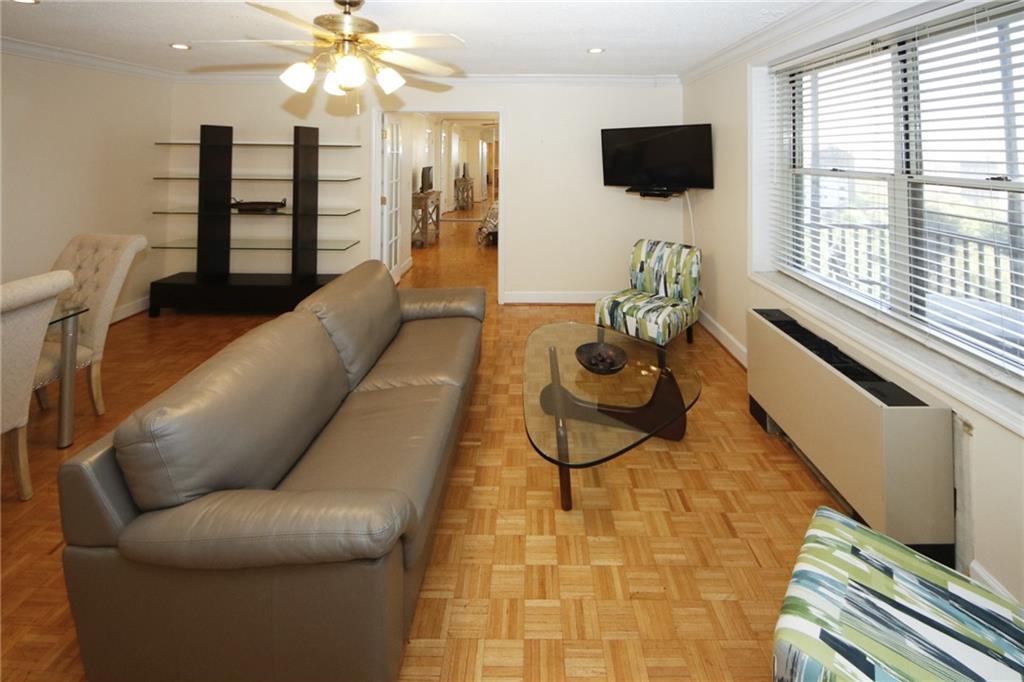 300 Peachtree Unit 9i