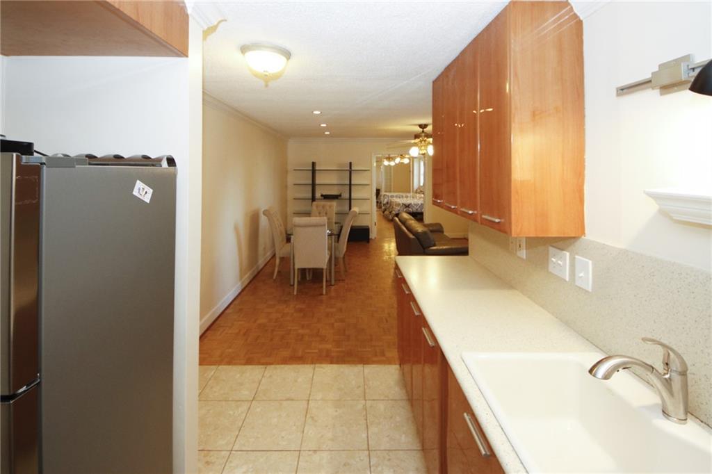 300 Peachtree Unit 9i