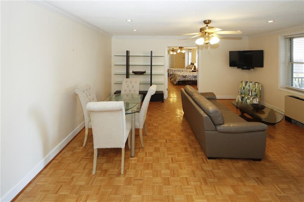 300 Peachtree Unit 9i