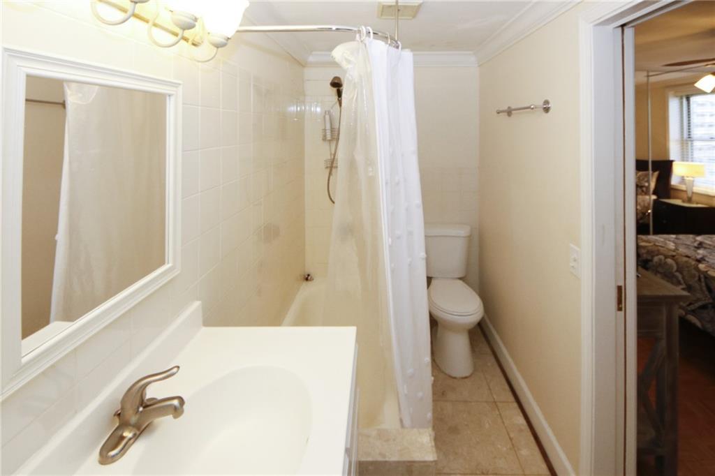 300 Peachtree Unit 9i