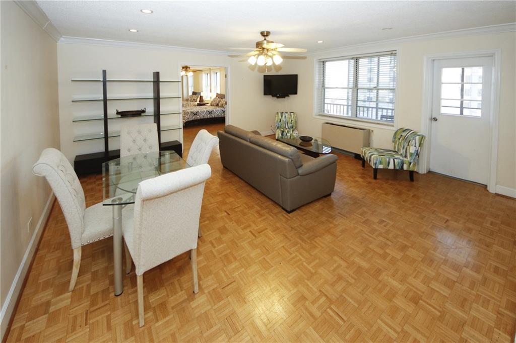 300 Peachtree Unit 9i