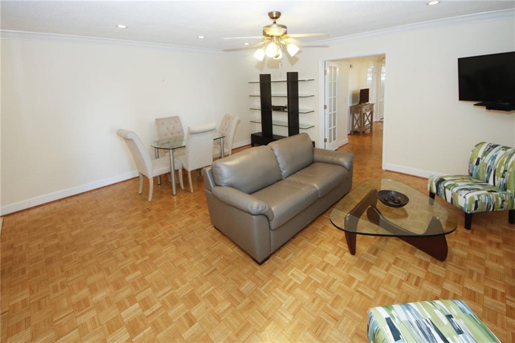 300 Peachtree Unit 9i