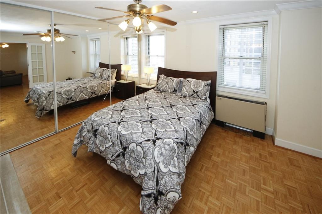 300 Peachtree Unit 9i
