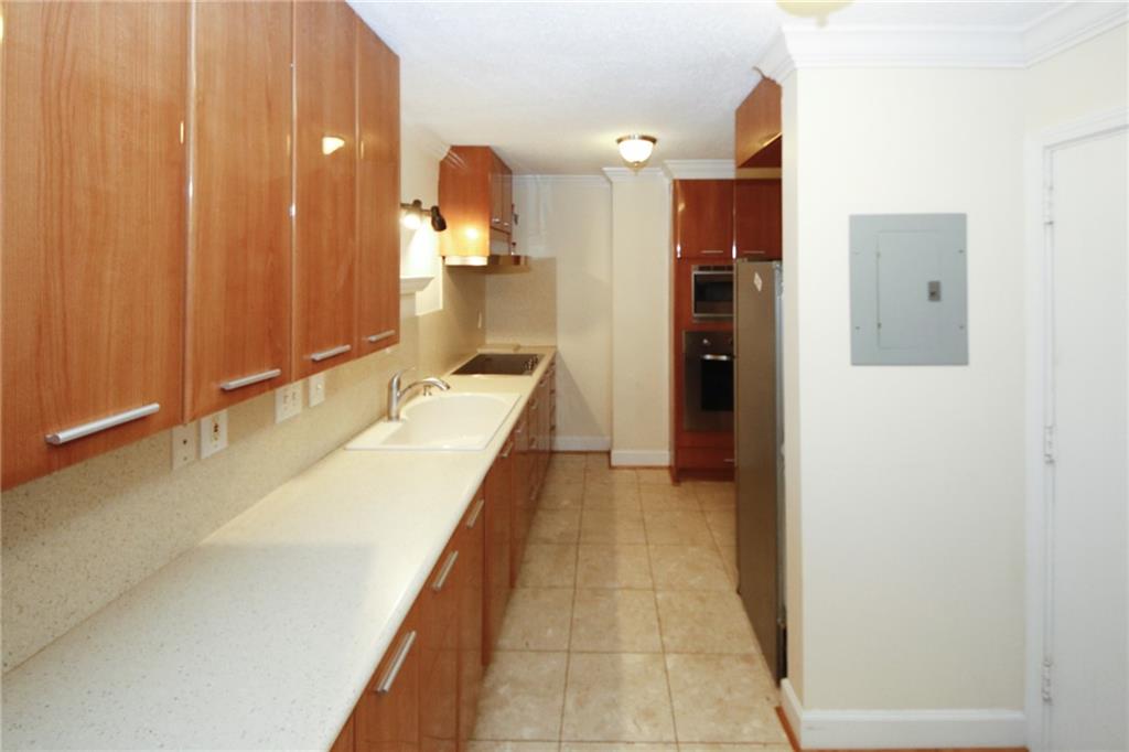 300 Peachtree Unit 9i
