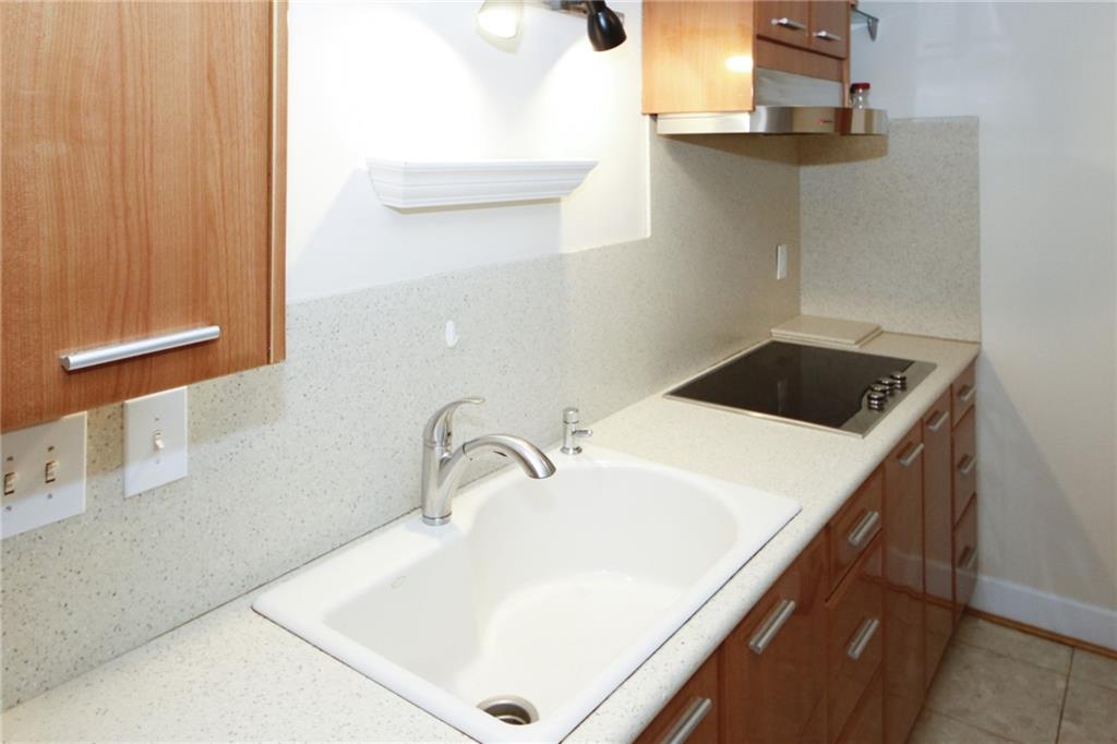 300 Peachtree Unit 9i