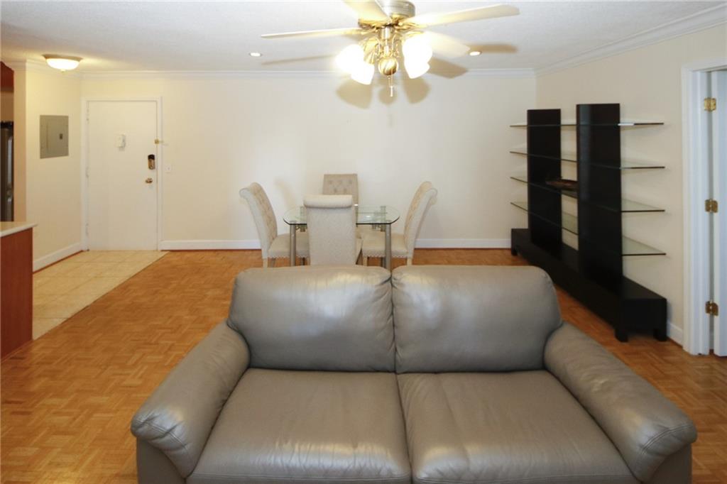 300 Peachtree Unit 9i