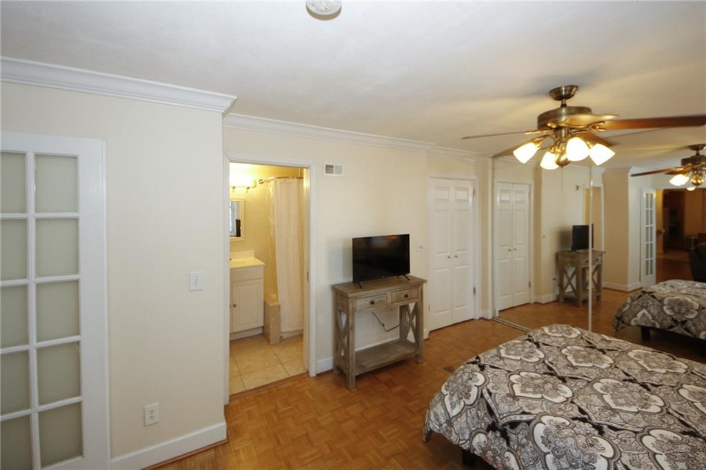 300 Peachtree Unit 9i