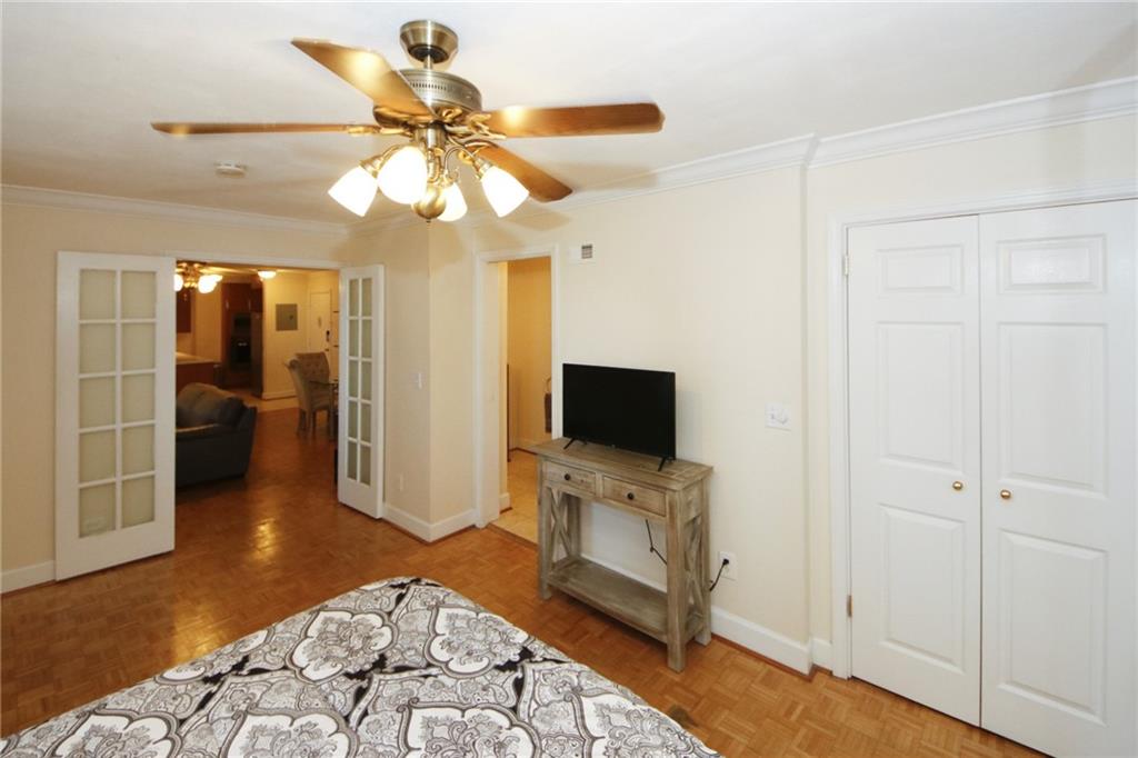300 Peachtree Unit 9i