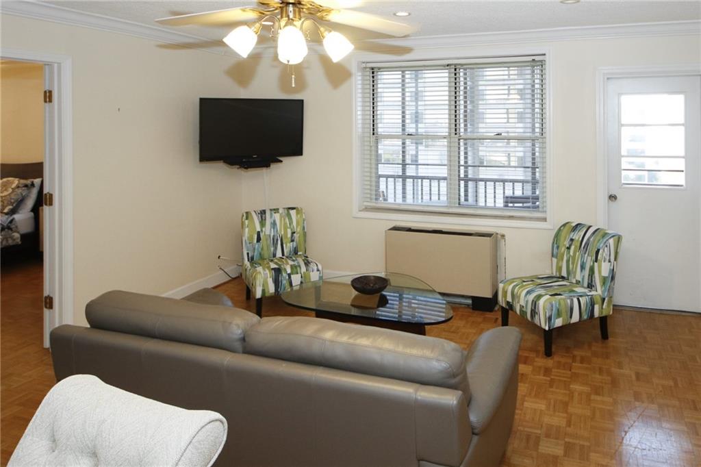 300 Peachtree Unit 9i