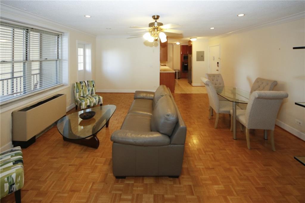 300 Peachtree Unit 9i
