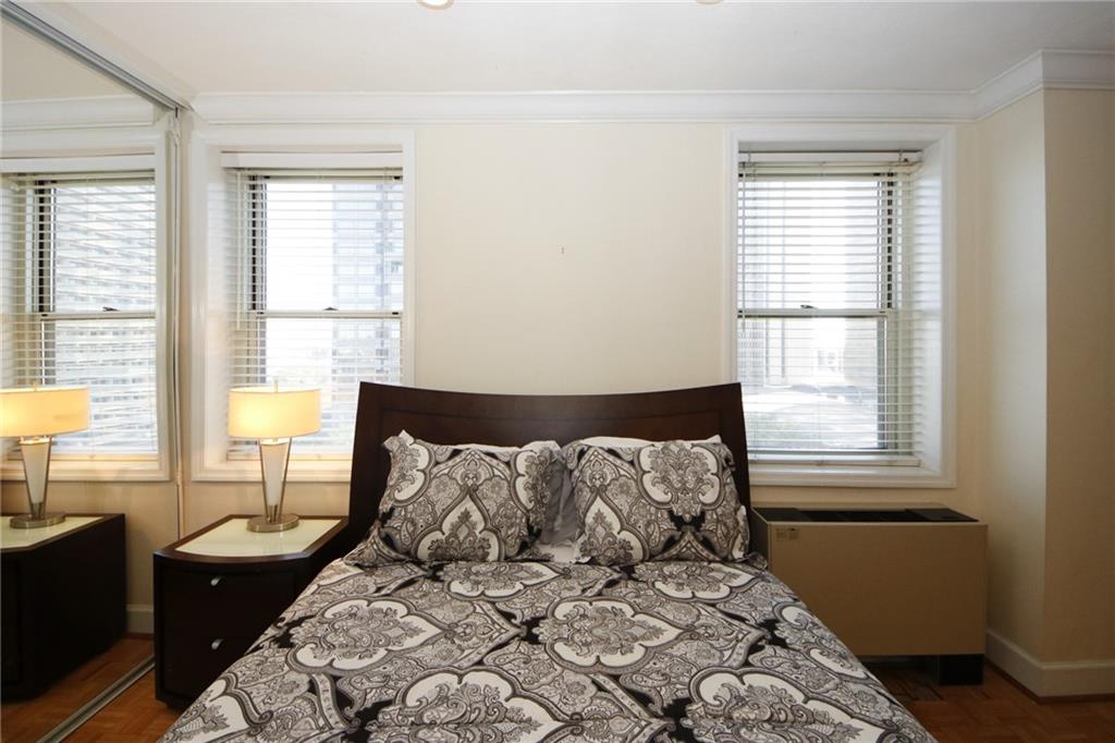 300 Peachtree Unit 9i