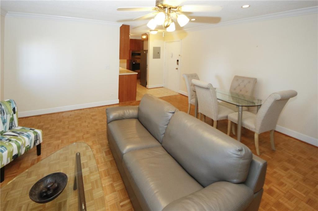300 Peachtree Unit 9i