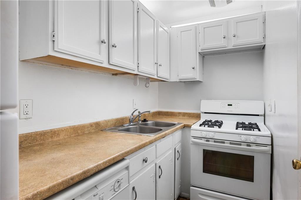 11 Peachtree Hills Avenue NE Unit B7