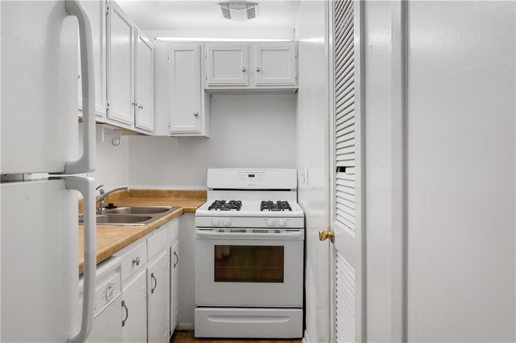 11 Peachtree Hills Avenue NE Unit B7