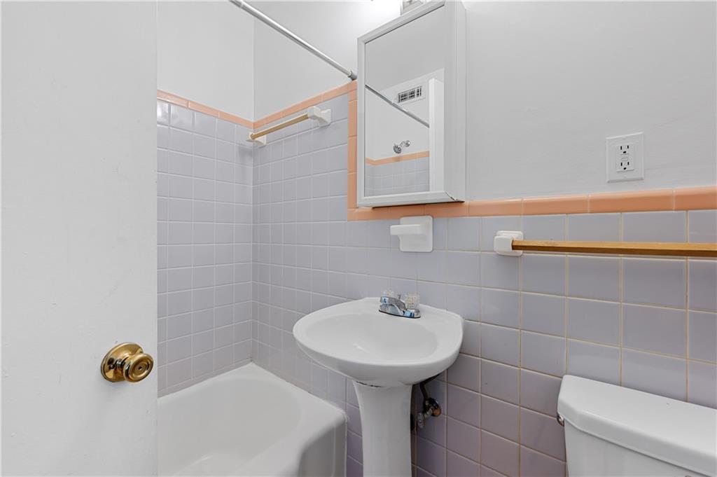11 Peachtree Hills Avenue NE Unit B7
