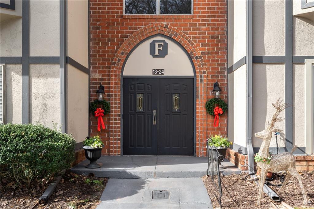 6851 Roswell Road Unit F15