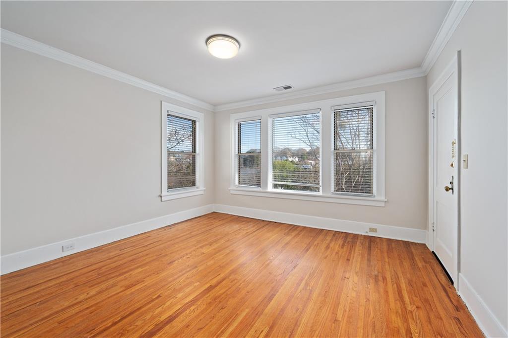 716 Lakeview Avenue NE Unit 3