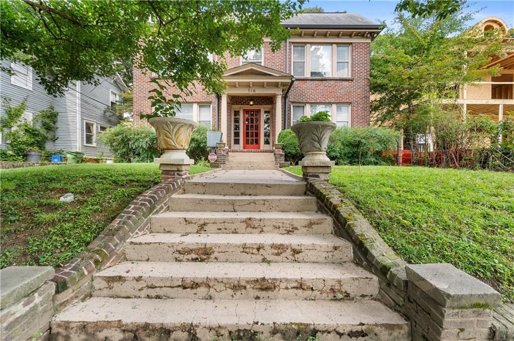 716 Lakeview Avenue NE Unit 3