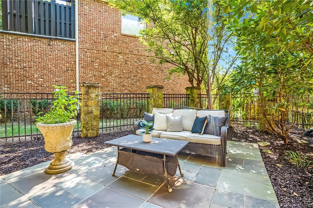 1968 Grace Arbor Court NE