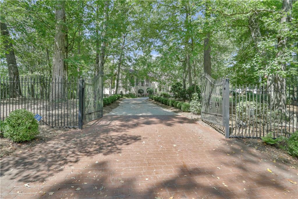 205 North Drive