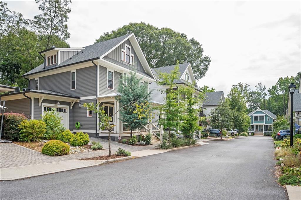 211 La France Walk NE