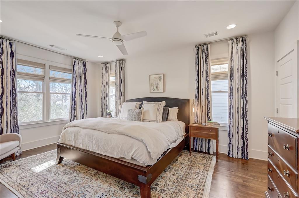 211 La France Walk NE