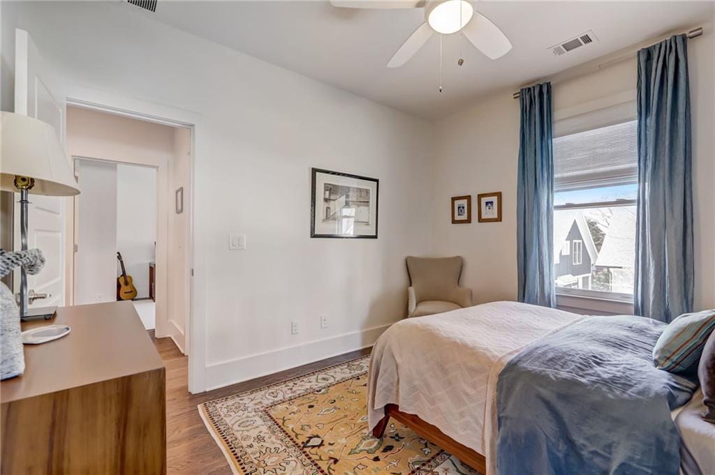211 La France Walk NE