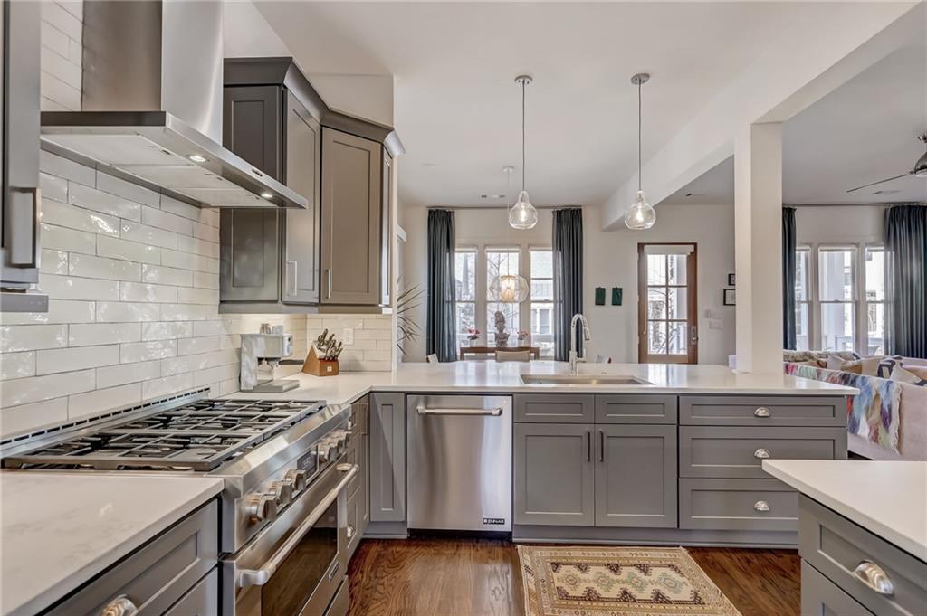 211 La France Walk NE