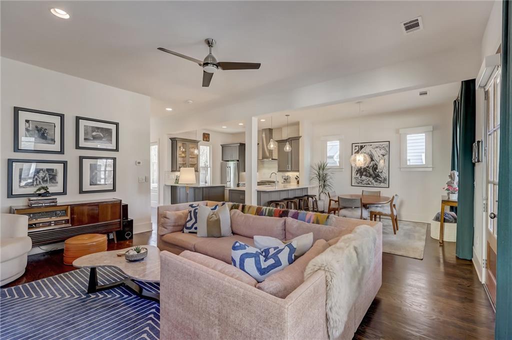 211 La France Walk NE