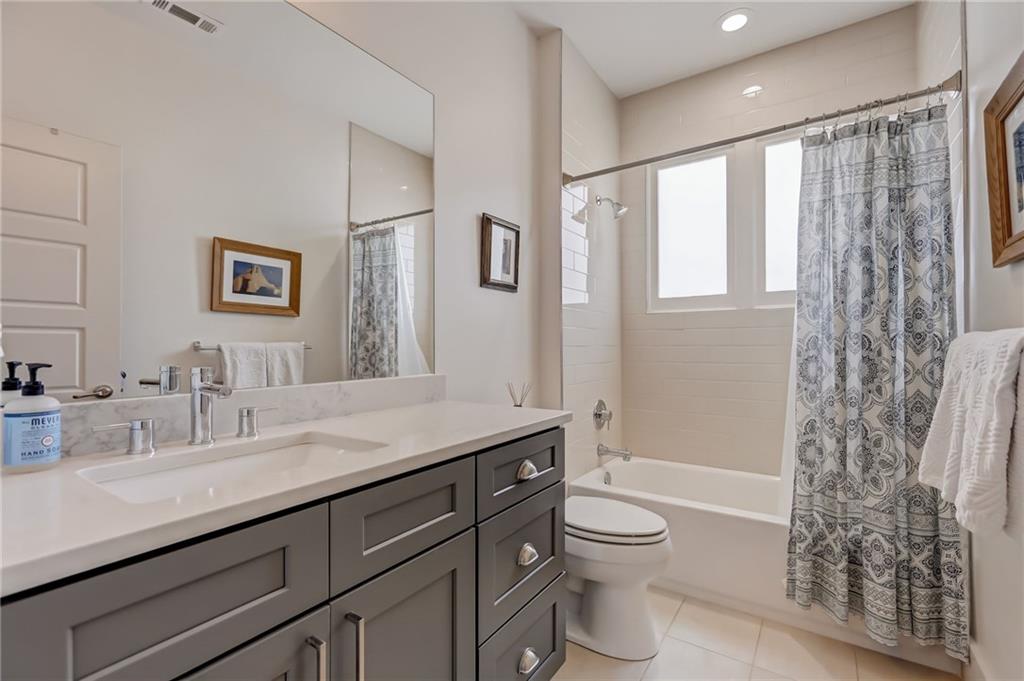 211 La France Walk NE