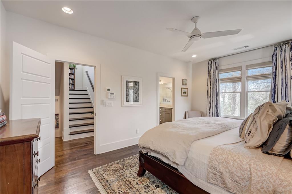 211 La France Walk NE