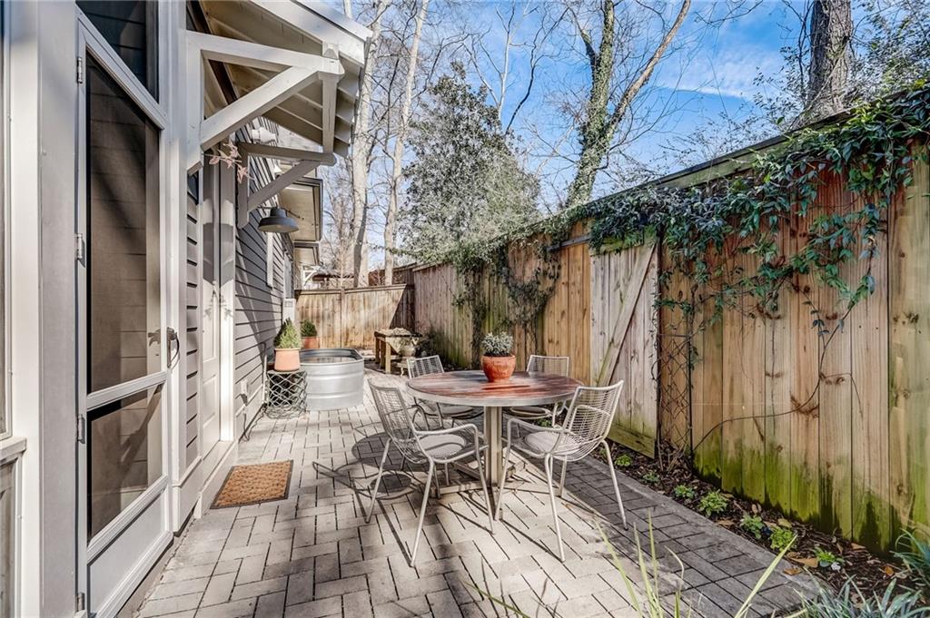 211 La France Walk NE