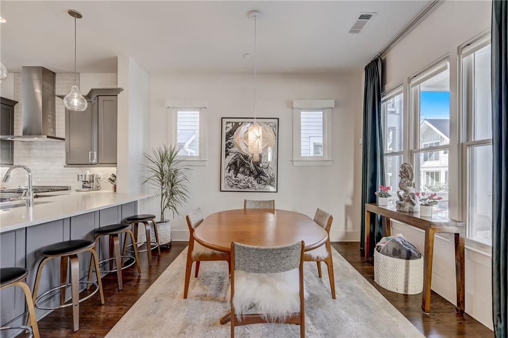 211 La France Walk NE