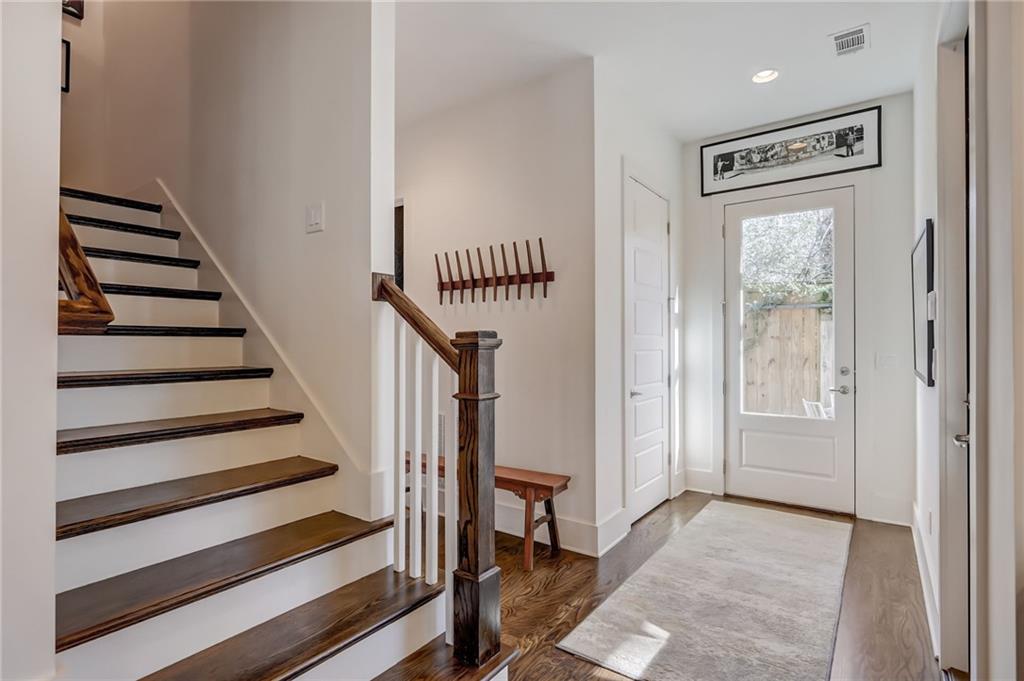 211 La France Walk NE
