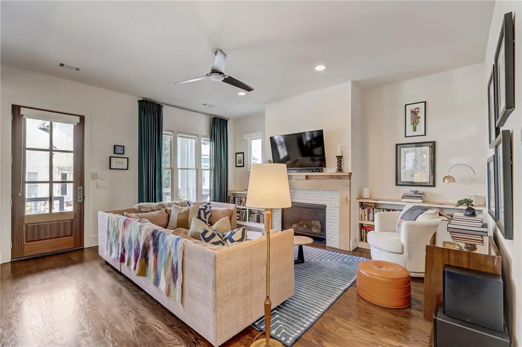 211 La France Walk NE