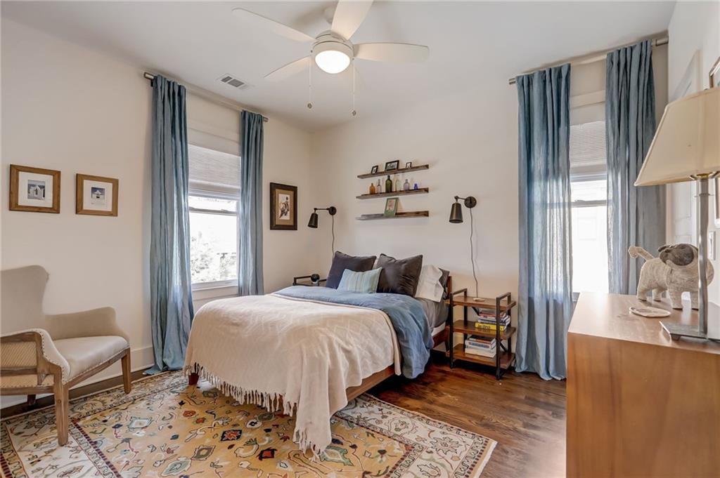 211 La France Walk NE