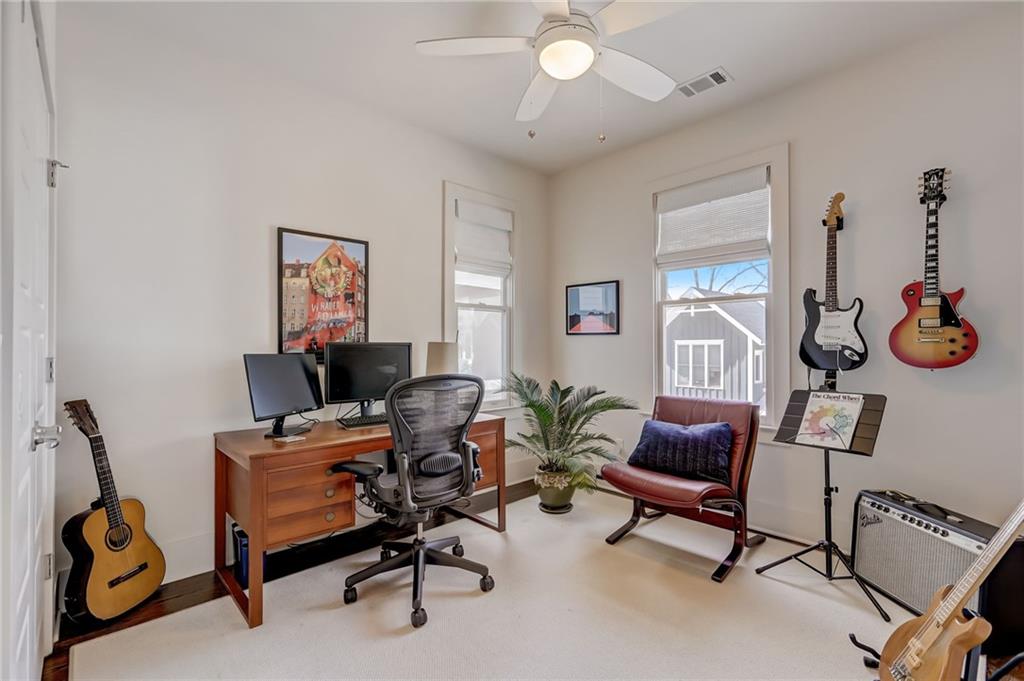 211 La France Walk NE