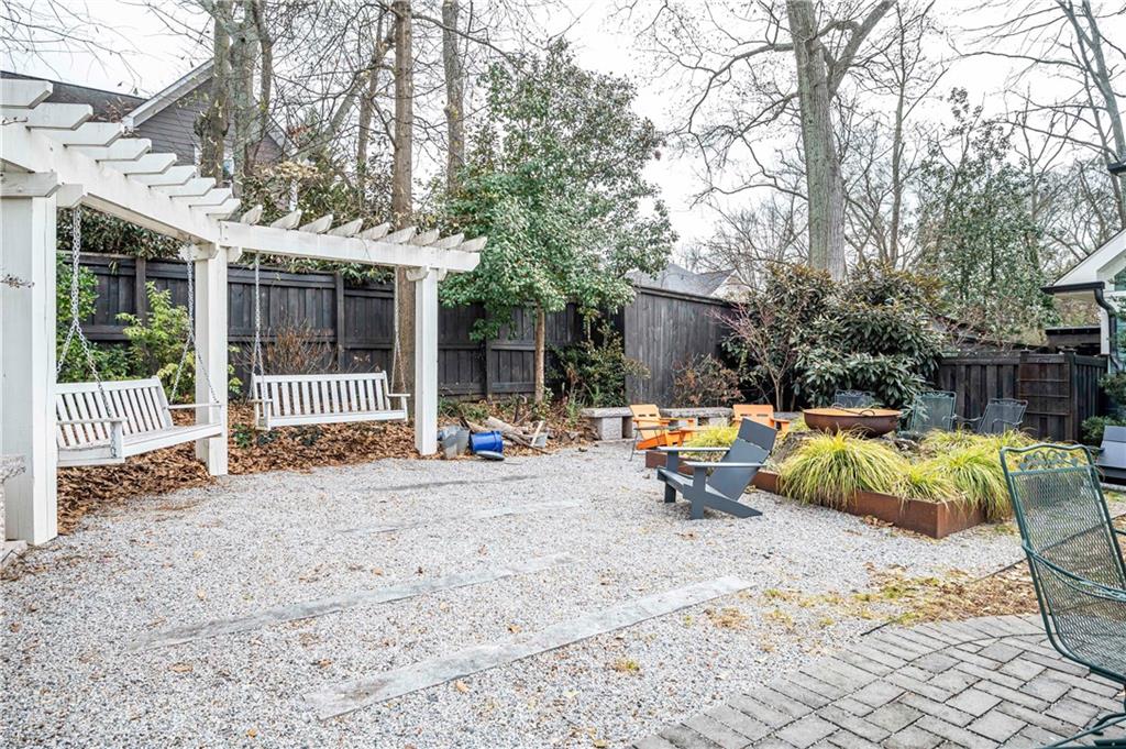 211 La France Walk NE