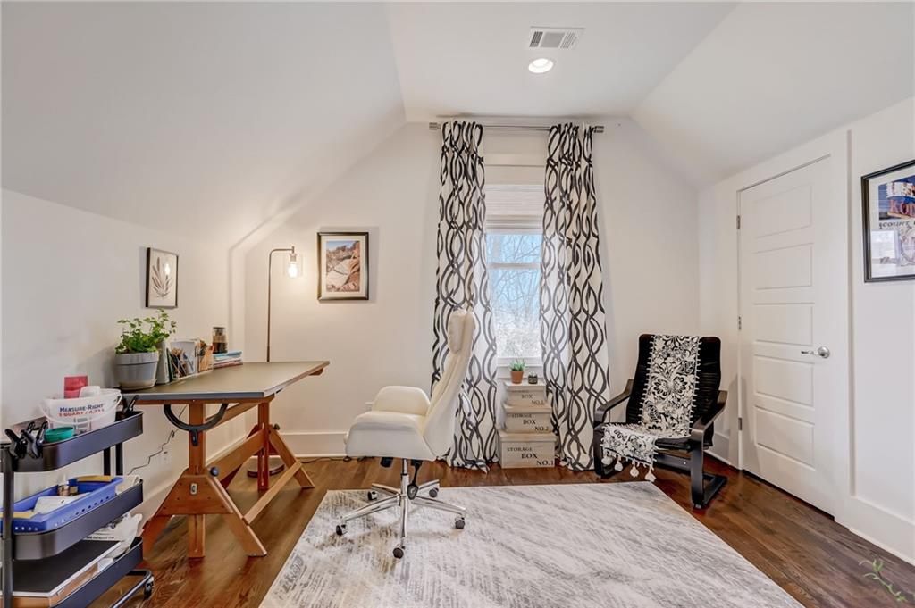 211 La France Walk NE